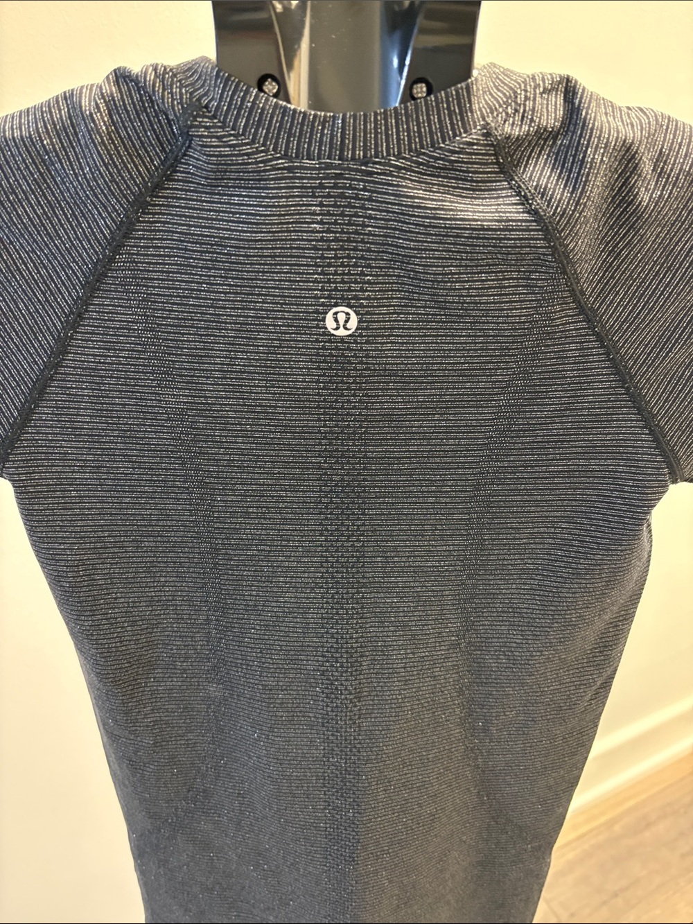 Lululemon Swiftly Tech ~ 4 ~ Black Sparkle - Picture 8 of 15